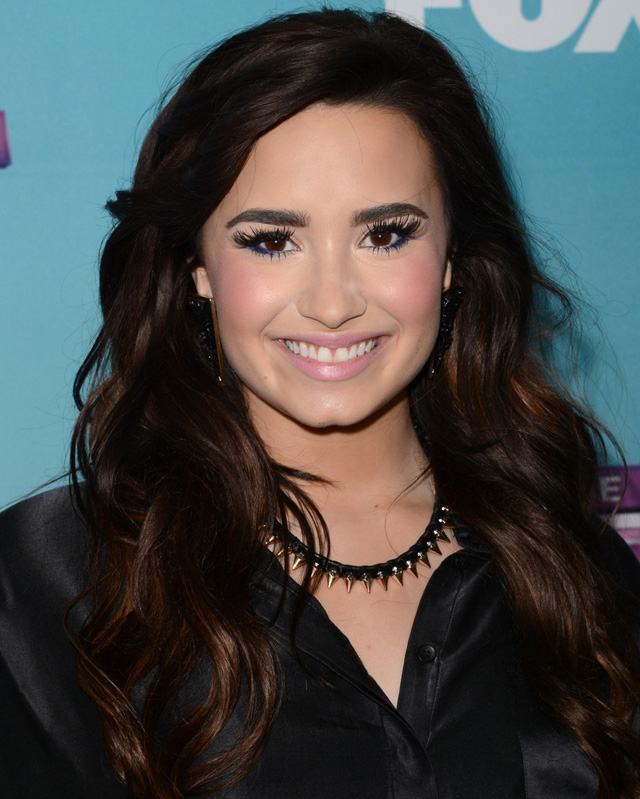 britney-spears-&-demi-lovato-x-factor-finale-conference-06