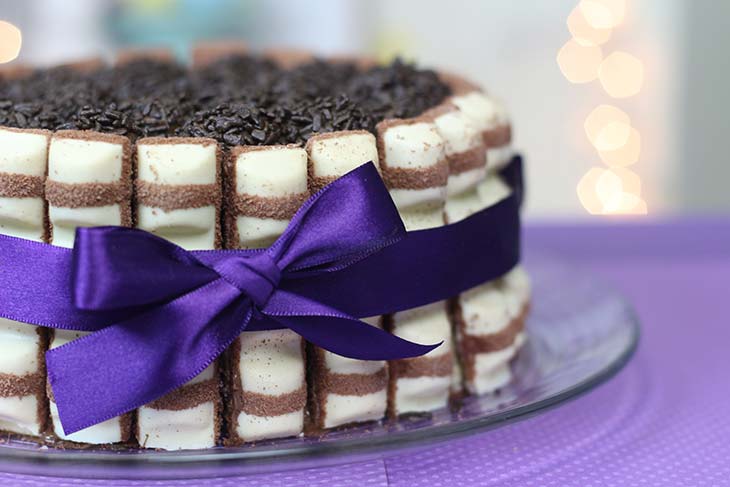 Bolo de Aniversário simples Receita Fácil Rende muito - Confeiteira