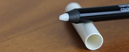 lápis labial transparente