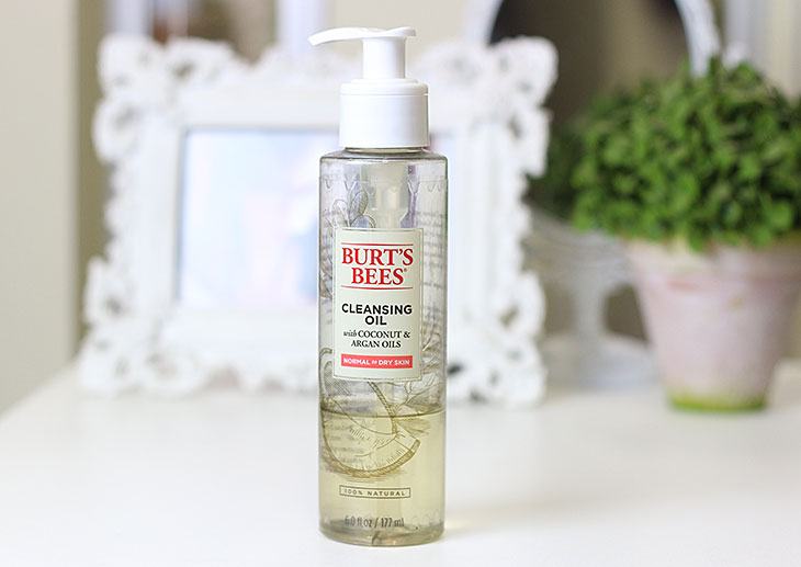 Testei o óleo de limpeza da Burt's Bees