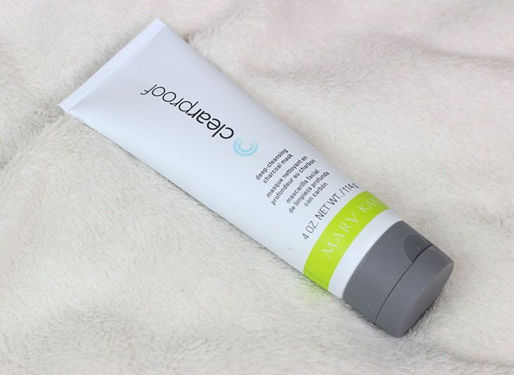 Teste na pele oleosa: Máscara Detox com carvão ativado Mary Kay