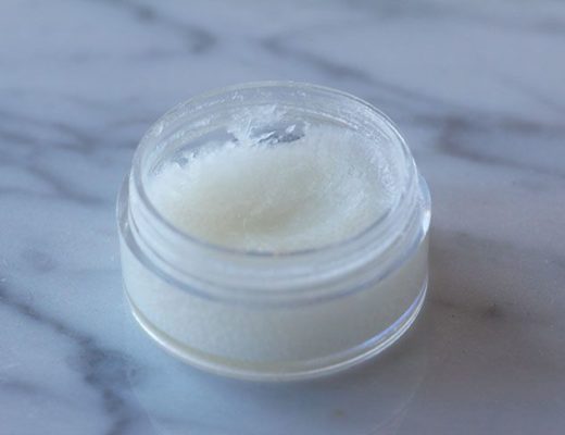 óleo de coco na tatuagem