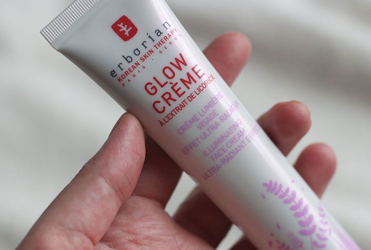 Truque de beleza para a pele: misturinha de base + iluminador