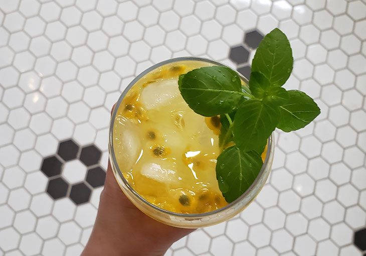 3 drinks refrescantes para fazer em casa