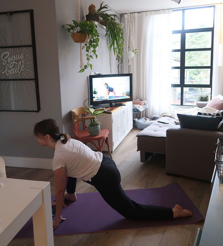 O que fazer na quarentena: tentei fazer yoga em casa e essa é minha experiência