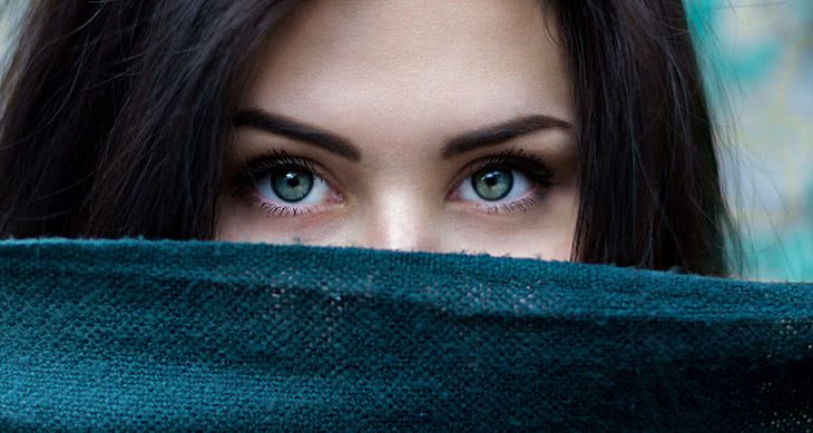 Cosméticos de rosto podem ser passados na área dos olhos? Confira!