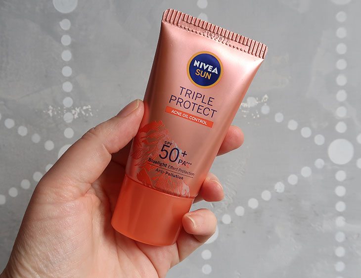 Protetor Triple Protect Acne Oil Control Nivea na pele oleosa