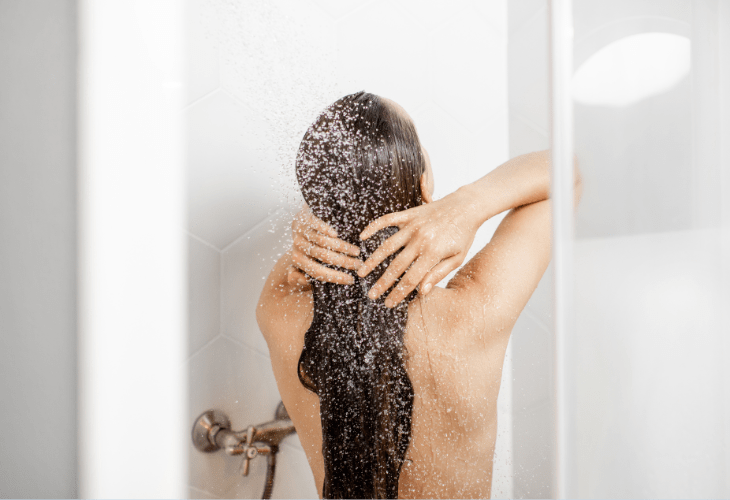 lavar o cabelo com água fria