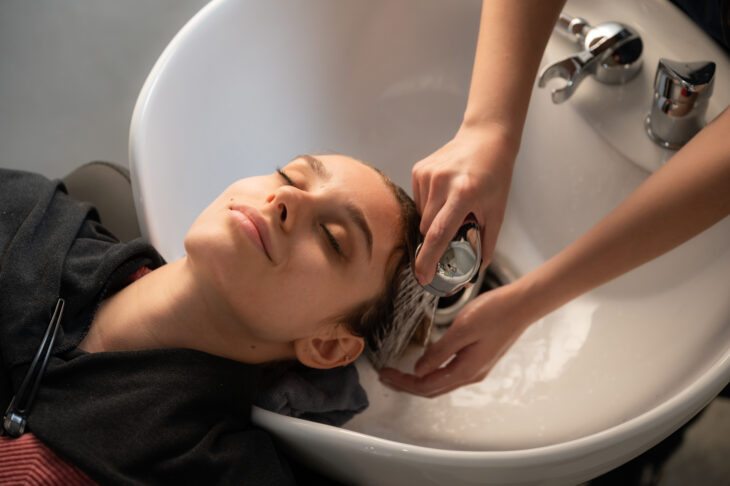 Como fixar cheiro de shampoo no cabelo