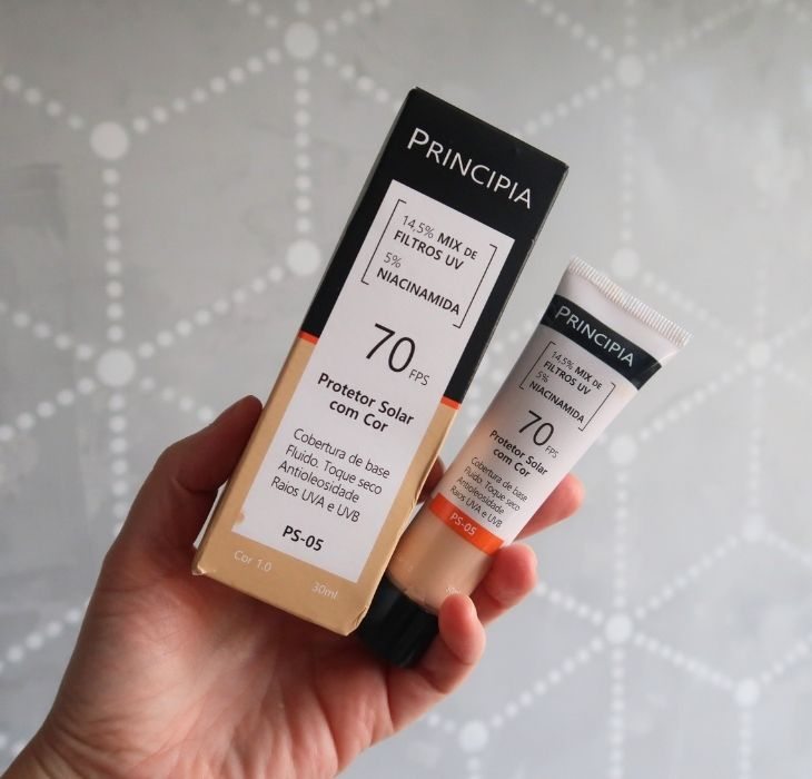 protetor solar com cor da Principia